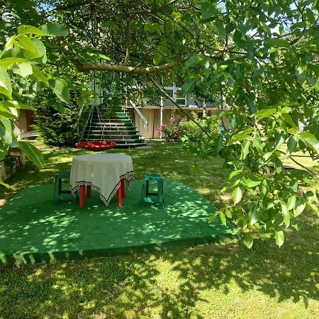 "Ранчо" - Тераса Квіти Сад Apartment Uzhhorod Bagian luar foto