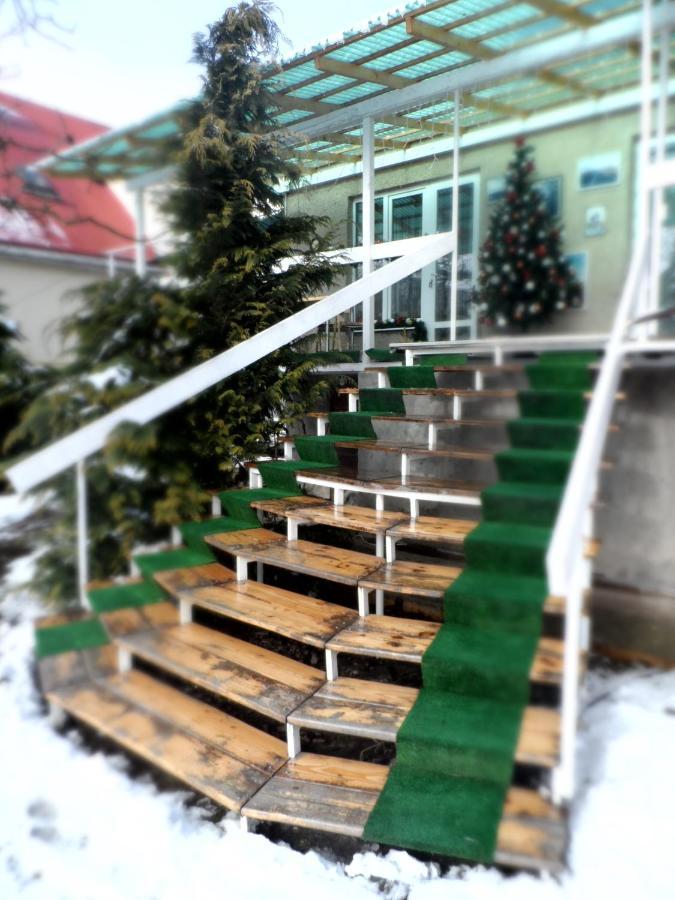 "Ранчо" - Тераса Квіти Сад Apartment Uzhhorod Bagian luar foto