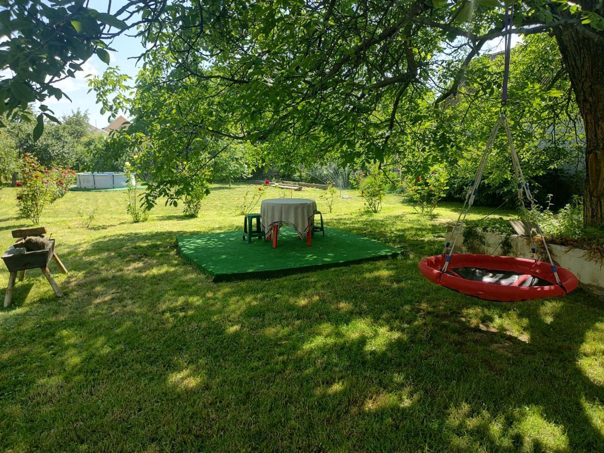 "Ранчо" - Тераса Квіти Сад Apartment Uzhhorod Bagian luar foto